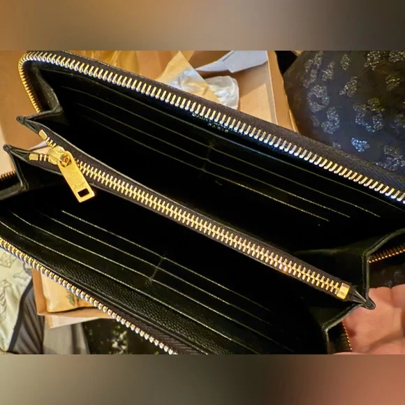 Saint Laurent YSL Authentic Monogram Large Zip Wallet in Grained Leather. - Picture 4 of 6